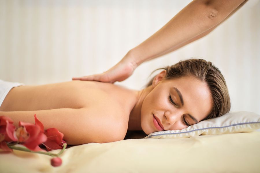Client relaxing during a calm spa treatment at the clinic