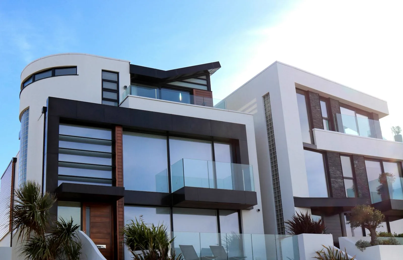 Real estate demo website with monthly cost calculator